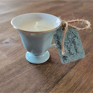 NWT Massage Candle in Vintage Mini Teacup 2oz